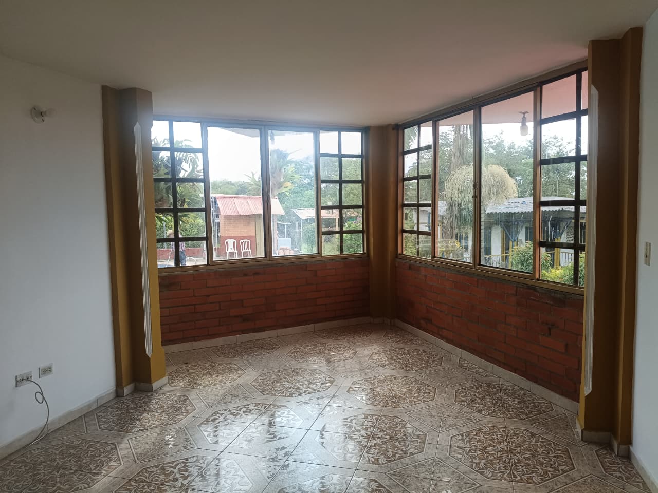 VENTA DE CHALET GUAYACANES
