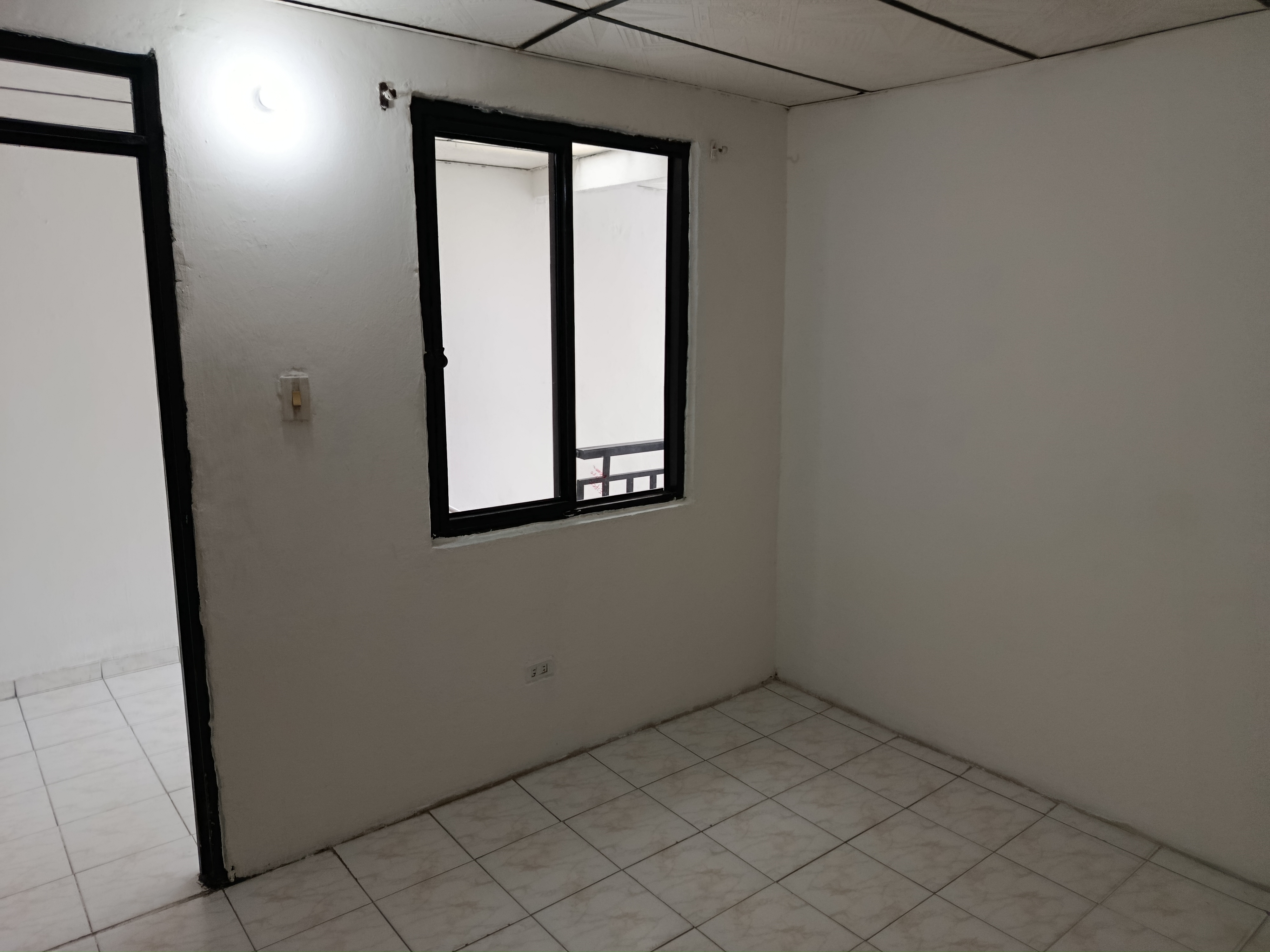 Vendo Casa de dos pisos, por via principal y comercial