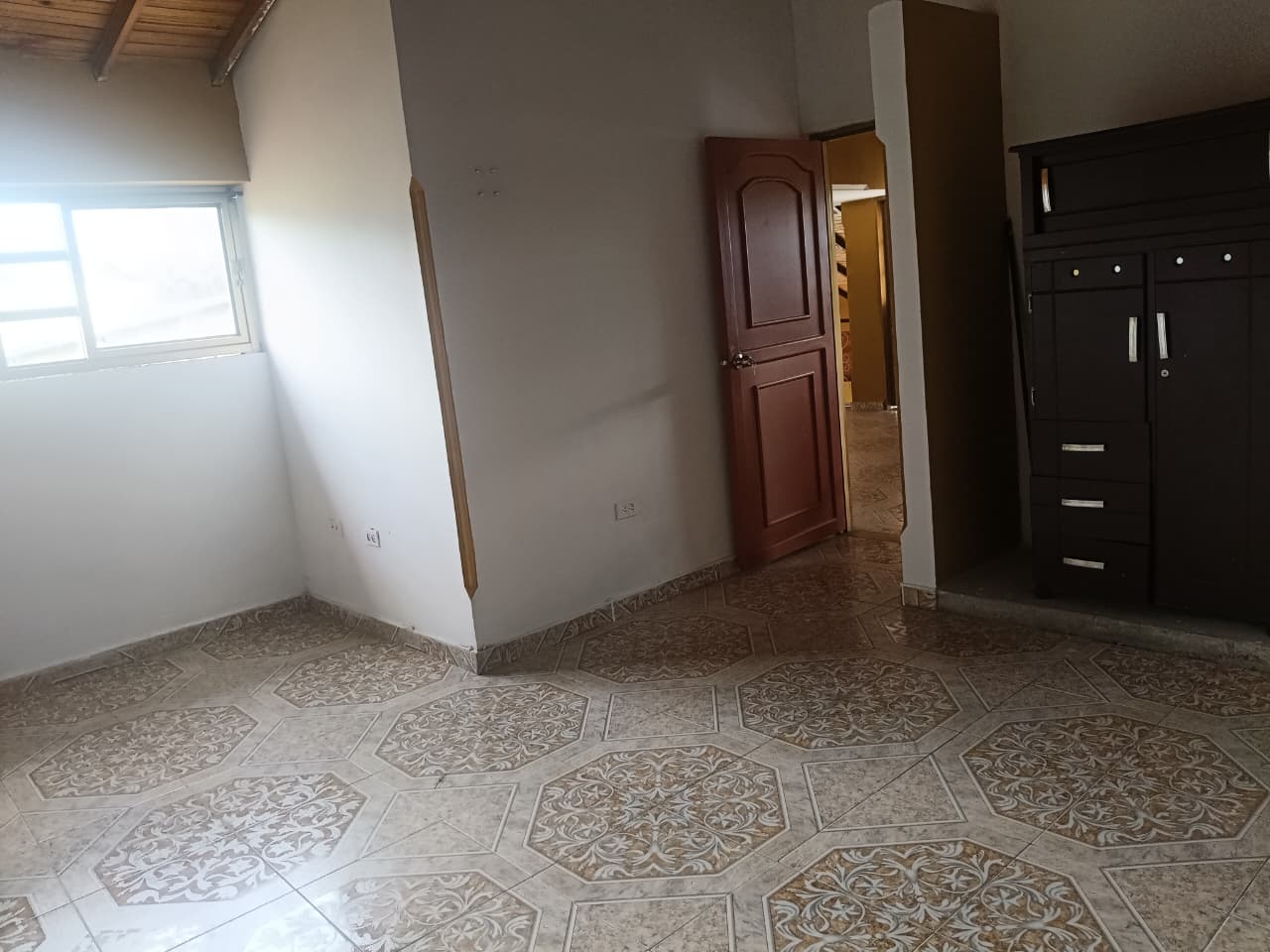 VENTA DE CHALET GUAYACANES