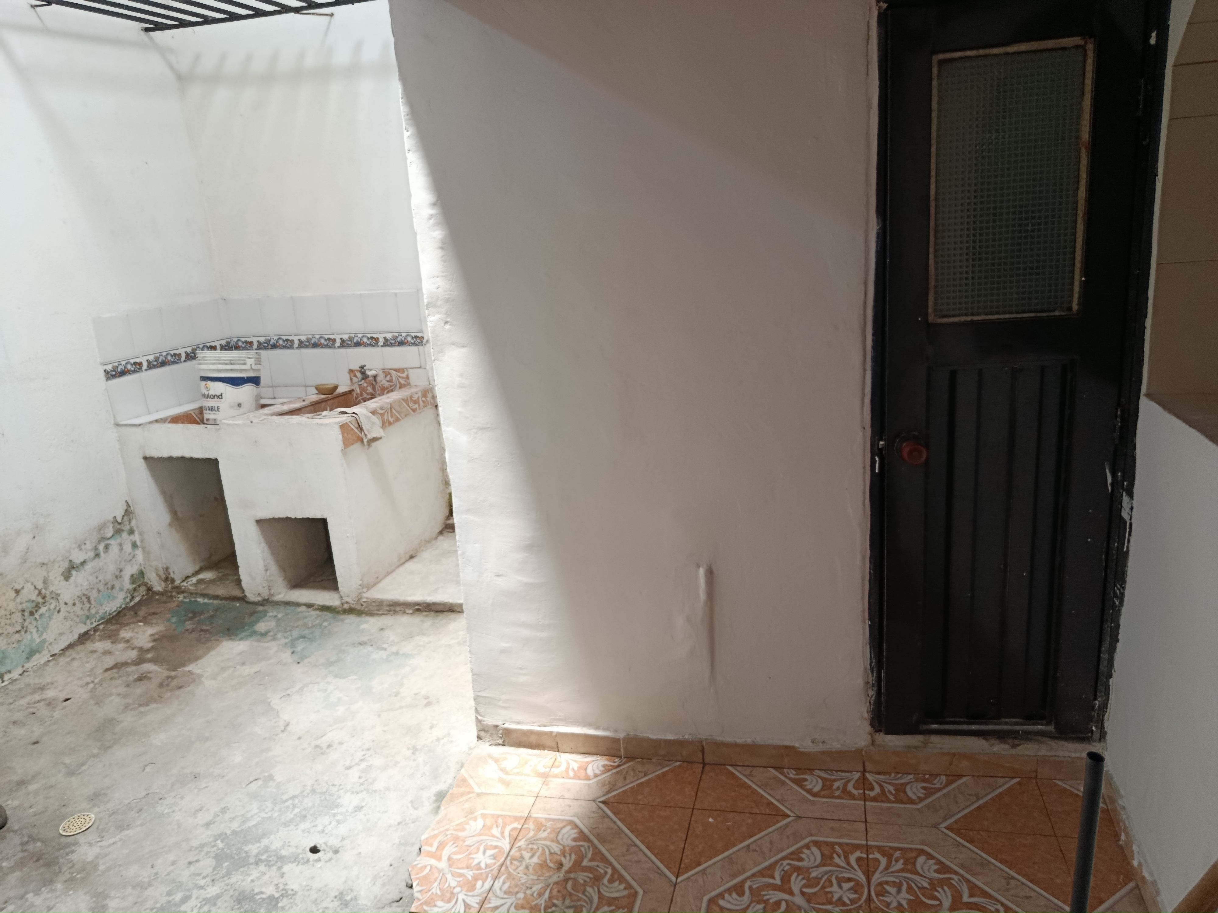 Vendo Casa de dos pisos, por via principal y comercial