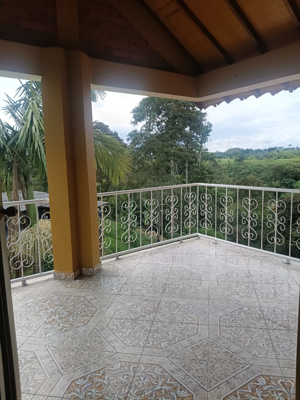 VENTA DE CHALET GUAYACANES
