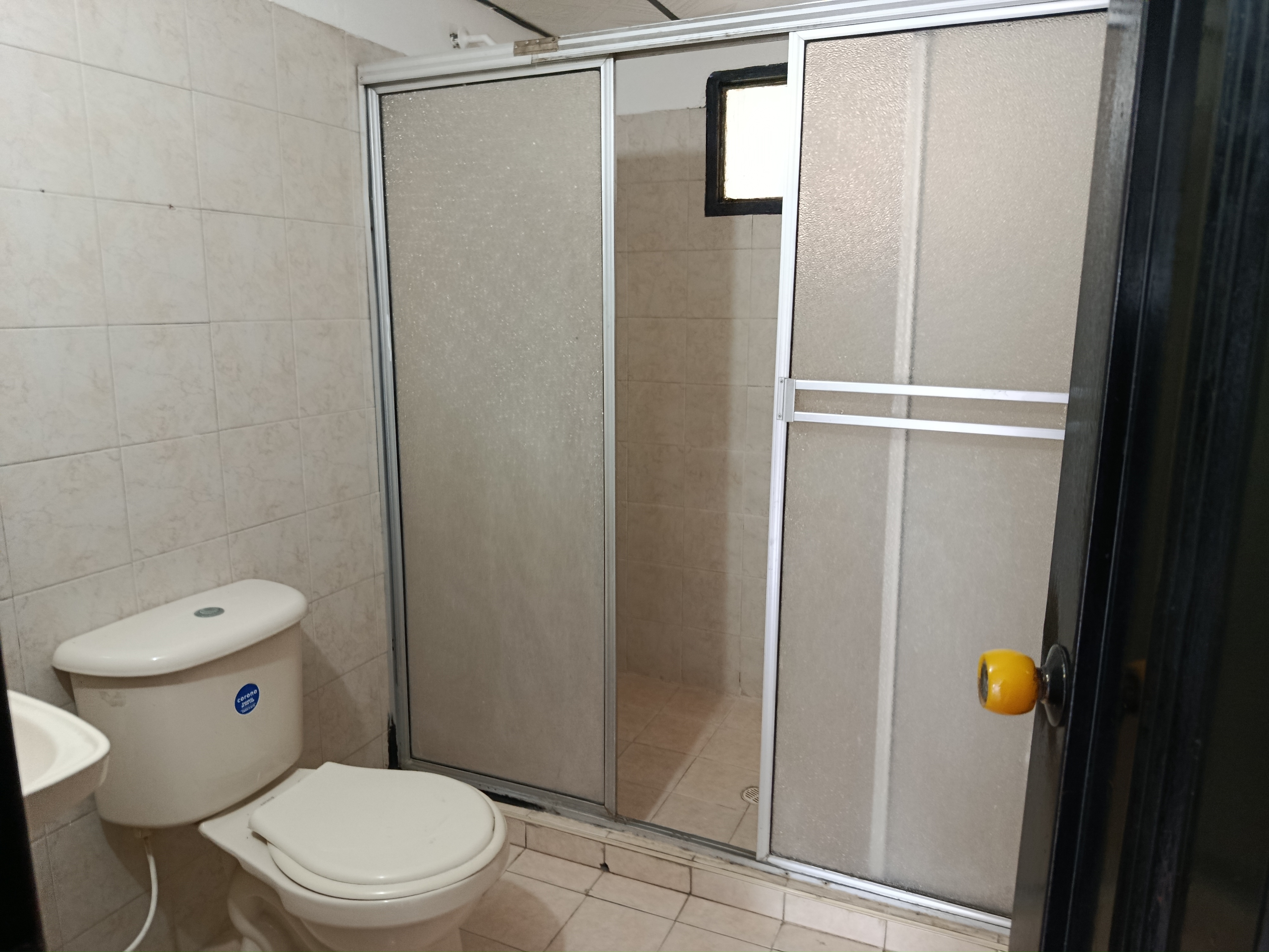Vendo Casa de dos pisos, por via principal y comercial