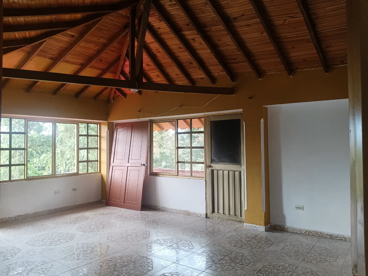 VENTA DE CHALET GUAYACANES